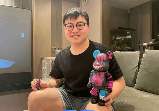 关于FPX力克RNG，Uzi打出惊人五杀顶尖较量小组赛，技惊四座的信息