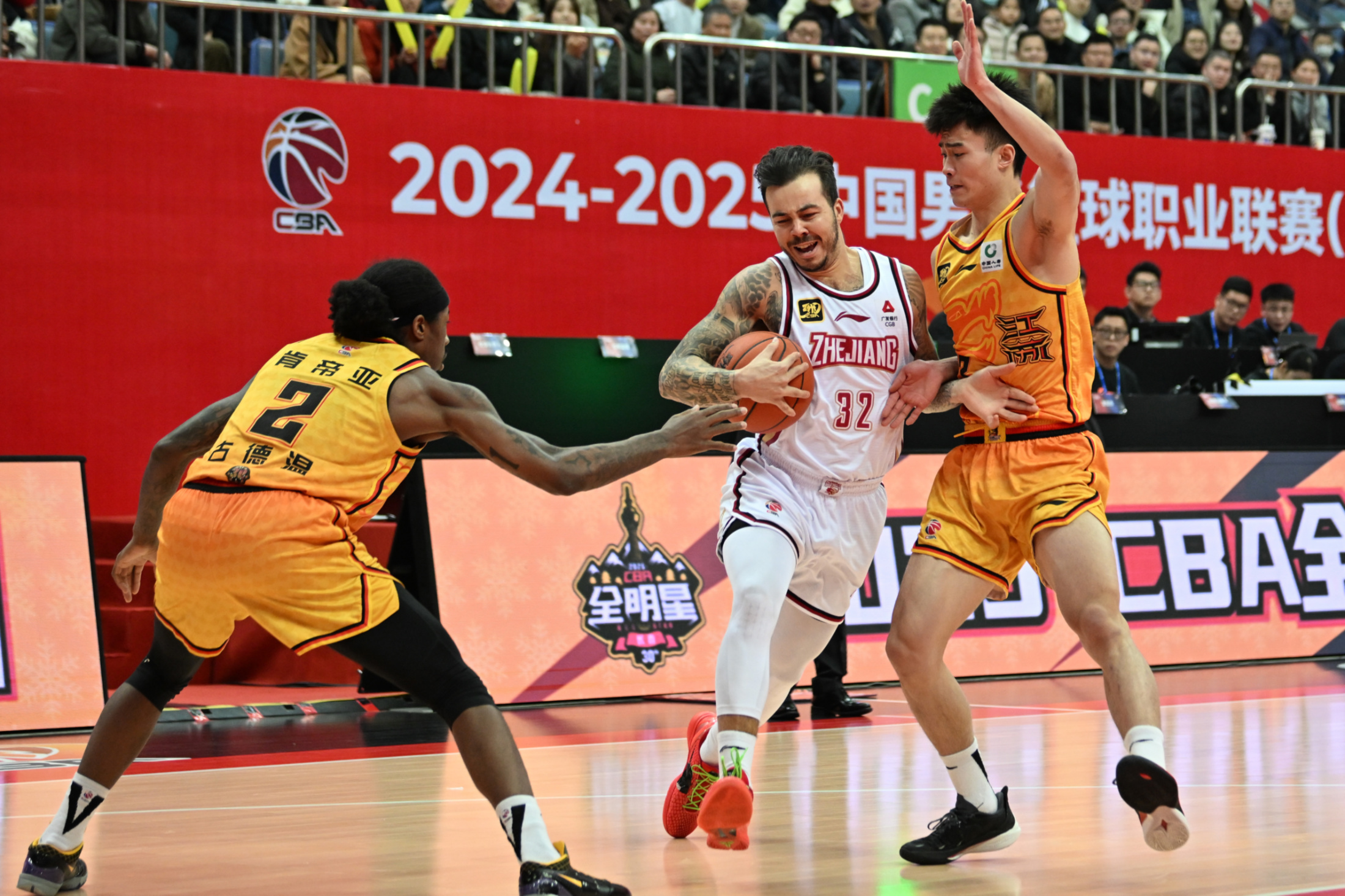 开云平台-青岛队完胜浙江队，约基奇统治全场