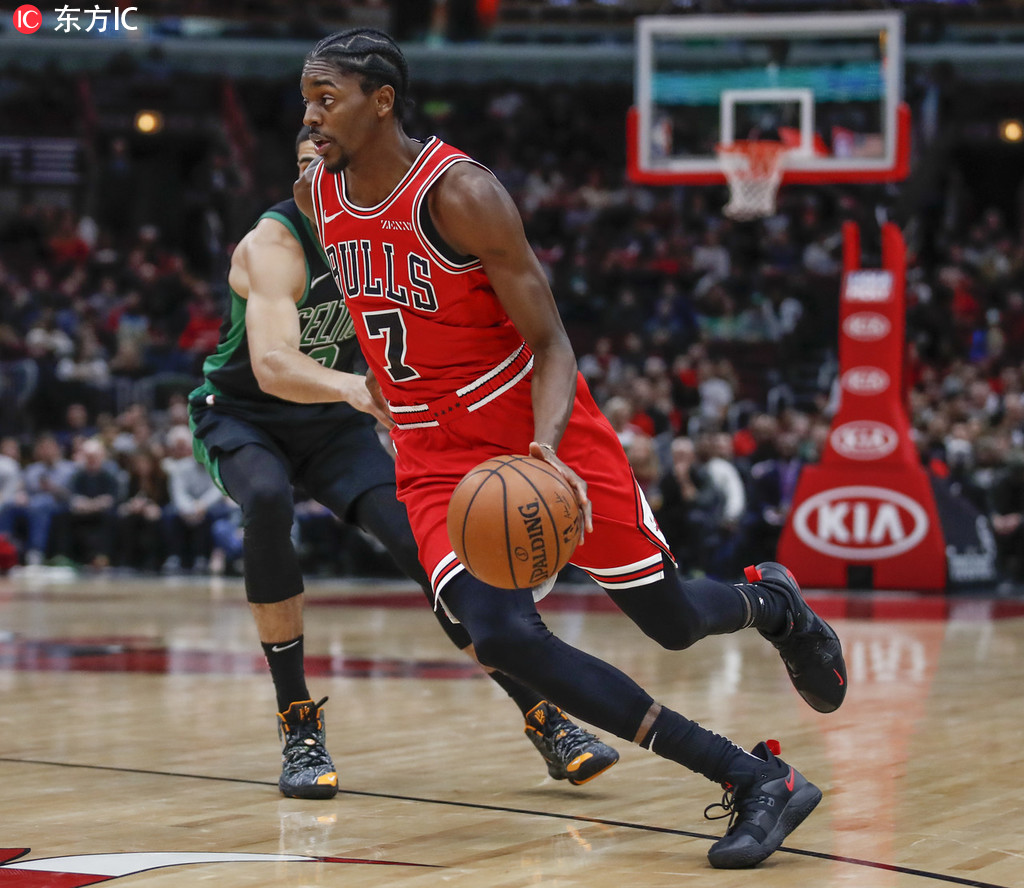 开云平台-魔术鏖战公牛，霍勒迪点燃赛场