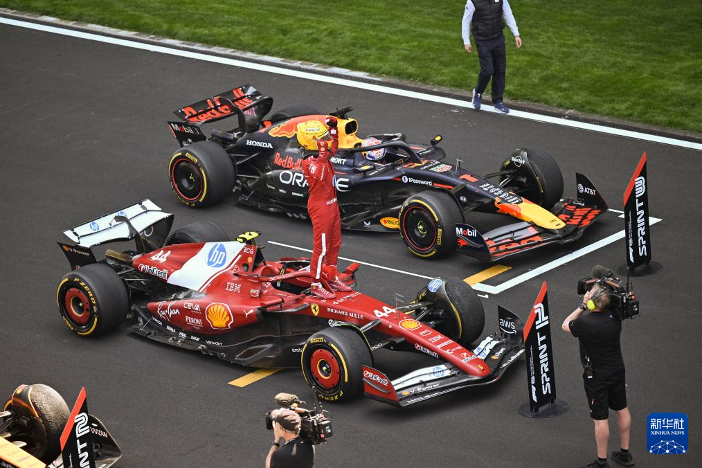 开云体育中国-雷诺车队横扫迈凯伦，汉密尔顿带队取胜