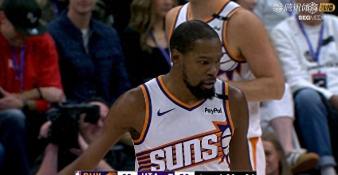 尼克斯轻取青岛队,布克状态火热 尼克斯轻取青岛队,布克状态火热